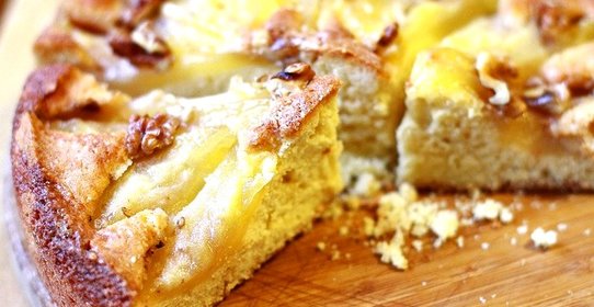 Пирог с карамелизованными грушами