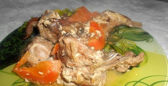 Тушеный кролик с грибами в молоке