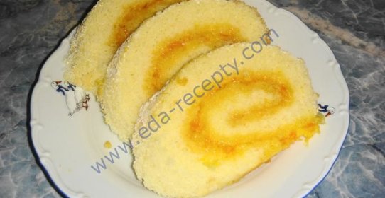 Бисквитный рулет с вареньем