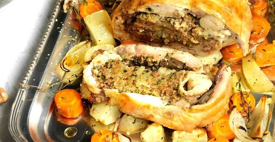 Рулет из индейки с бараниной, картошкой и морковью