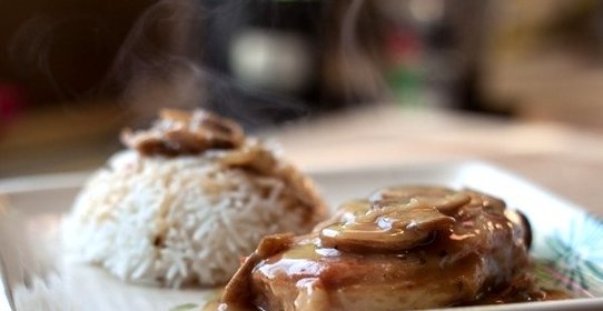 Свинина, запеченная с грибами