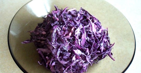 Салат из краснокочанной капусты