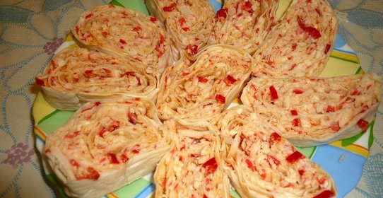 Рулет из лаваша с крабовым мясом и болгарским перцем