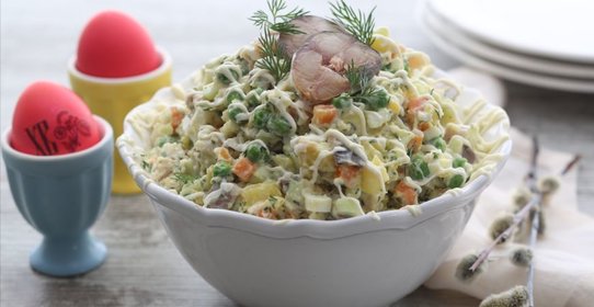 Оливье со скумбрией горячего копчения