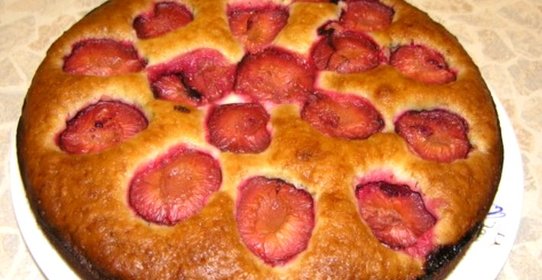 Коврижка со сливами