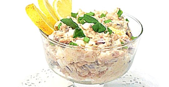 Салат с консервированной горбушей