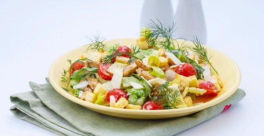 Салат Цезарь с курицей