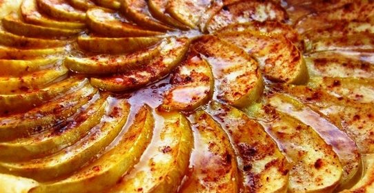 Яблочный пирог с абрикосовым джемом