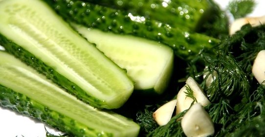 Маринованные огурцы в пакете