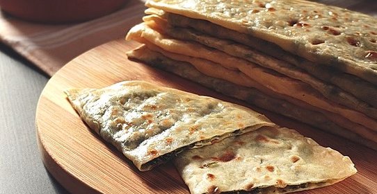 Кутабы с зеленью по-азербайджански