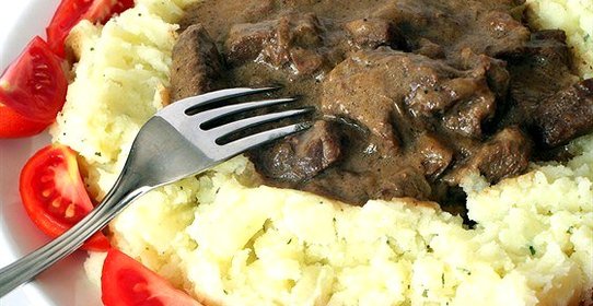 Говядина по‑строгановски (бефстроганов)