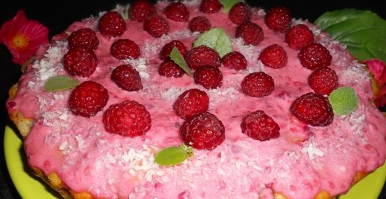 Пирог с малиной