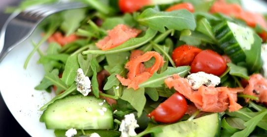 Салат с семгой и сыром