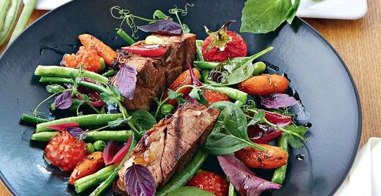 Ягненок на гриле с овощами