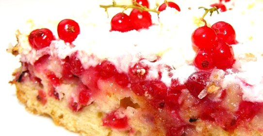 Сладкий пирог со смородиной