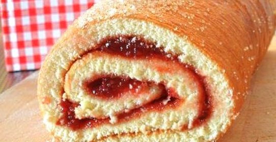 Бисквитный рулет с творогом