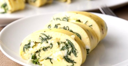 Рулет из яиц с начинкой