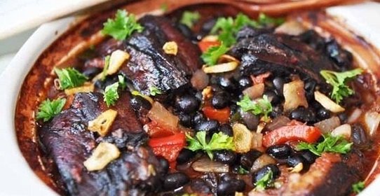 Фасоль с копчеными ребрышками