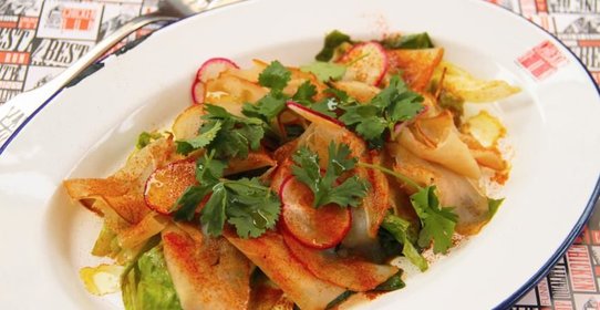 Салат с карпаччо из копченой куриной грудки