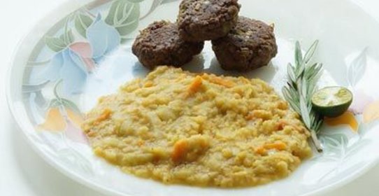 Чечевица с овощами и котлеты из говядины с имбирем