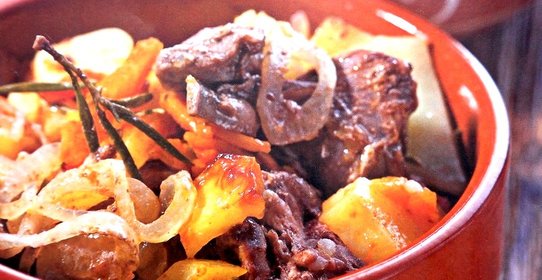 Баранина в горшочках