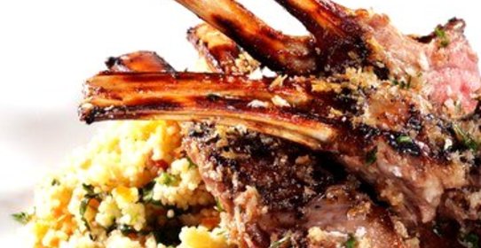 Ароматная баранина с табуле из граната, феты и мяты