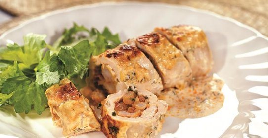 Рулетики из куриного филе с креветками