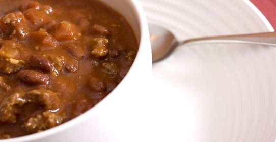 Говядина в томатном соусе с фасолью