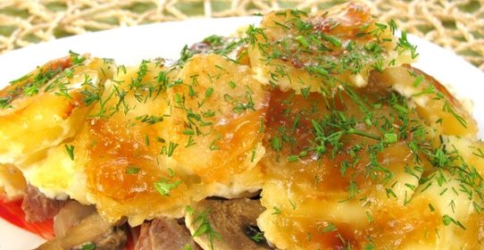 Говядина, запеченная с картофелем и грибами