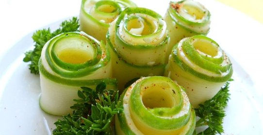 Огуречные рулетики с сыром