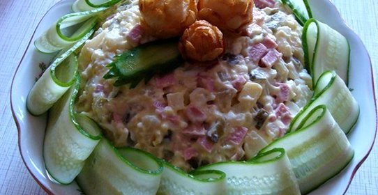 Салат оливье с мясом и свежими огурцами