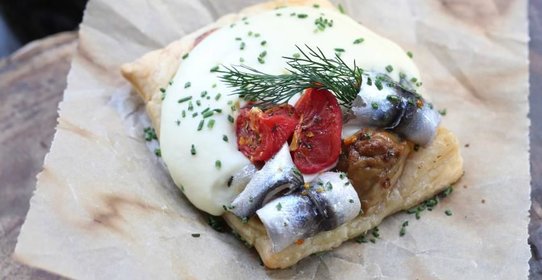 Слоеный пирог с печенью трески