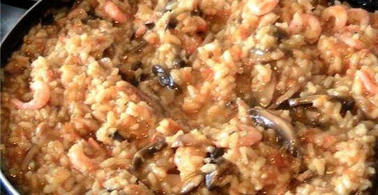 Паэлья с грибами и креветками