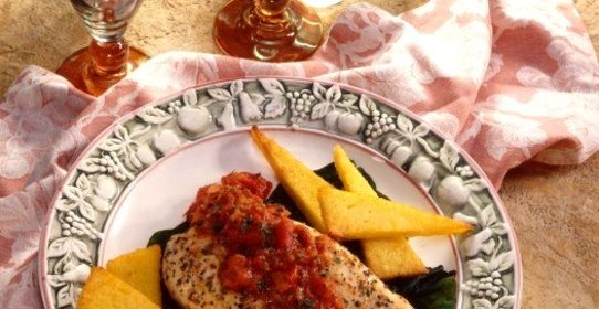 Полента на гриле с приправой из перца и базилика