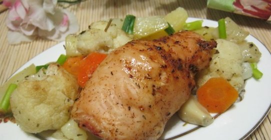 Куриные рулетики Пикантные с гарниром из запеченных овощей