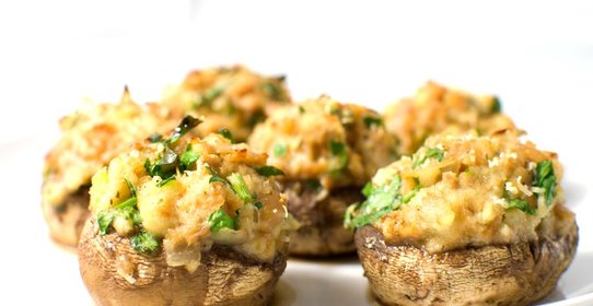 Шампиньоны, фаршированные курицей