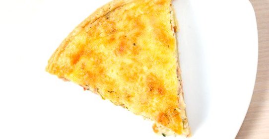 Луковый пирог со сметаной и мускатным орехом