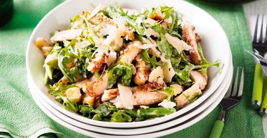 Салат с курицей и авокадо