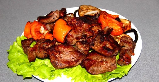 Шашлык из телятины с овощами