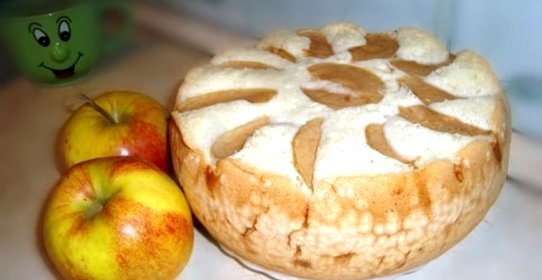 Шарлотка с творогом в мультиварке