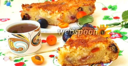Кокосовый пирог с абрикосами и сливой