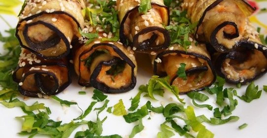 Баклажанные рулетики