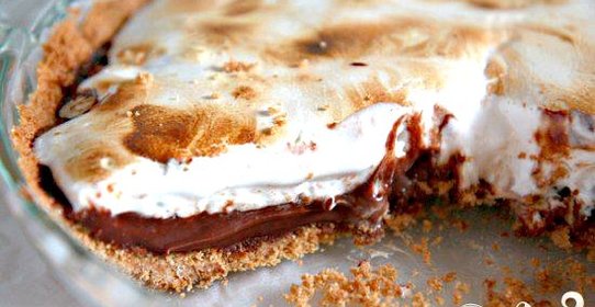 Пирог с шоколадной начинкой и зефирным наполнением