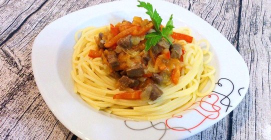 Говядина в соусе с овощами