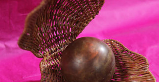 Шоколадный шар с сюрпризом от шоколатье Дмитрия Матейчика