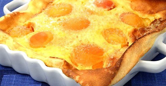 Абрикосовый пирог с грецкими орехами