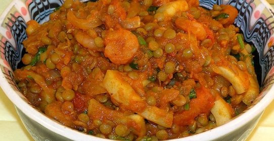 Чечевица карри с креветками и кальмарами