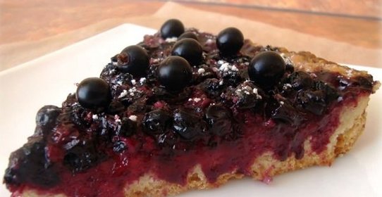 Пирог со смородиной на скорую руку