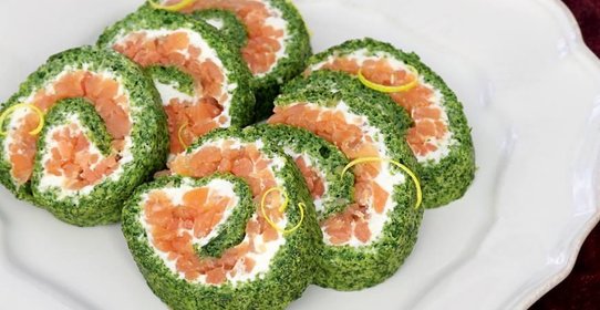 Рулет с копченым лососем