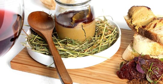 Куриный паштет с желе из вина